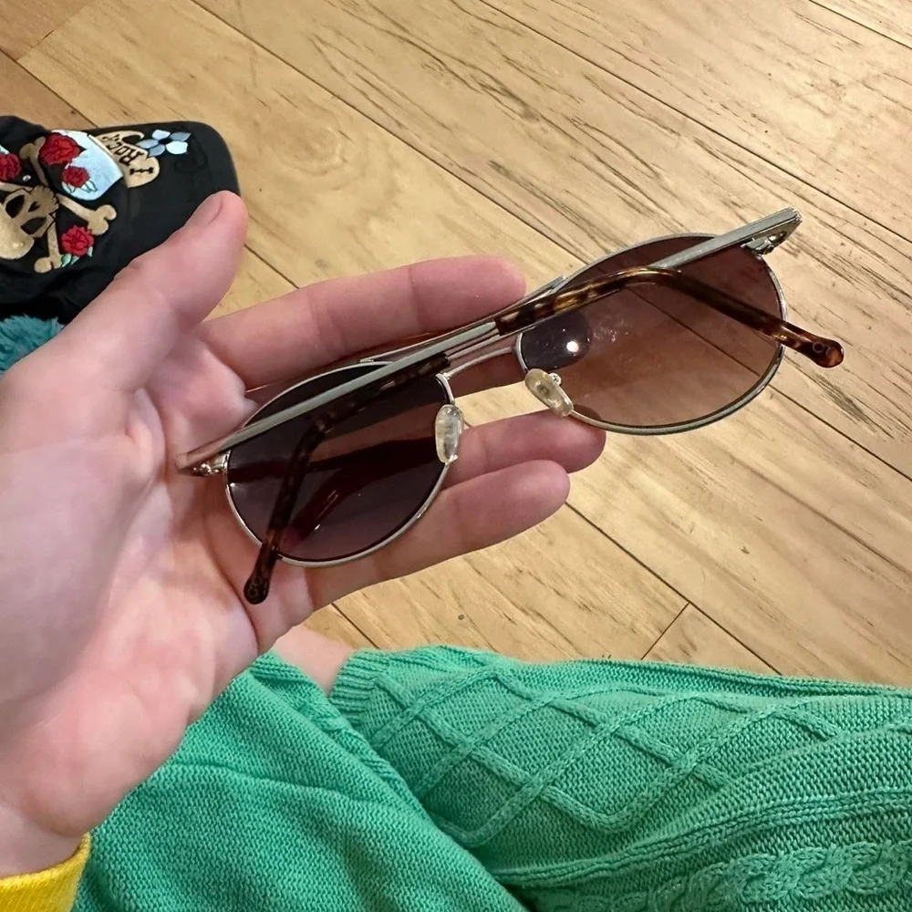 Elegant Tortoise Shell Sunglasses